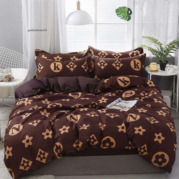 1Pc Four-Season Bedding Set with Comforter, Duvet Cover, and Pillowcases for Stylish Bedrooms