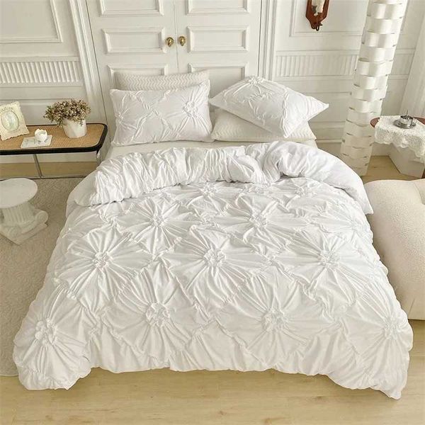 Bedding set featuring a three-way pleated design with a double down duvet cover in solid twisted flower pattern, size 220x240, extra large bed cover J0507