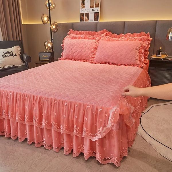 Cotton velvet lace bedding set for winter, thick and anti-slip three-piece