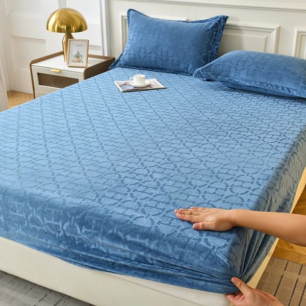 Crystal Velvet Fitted Sheet in Thick Flannel for Warm Bedding Set with All-Around Elastic Mattress Cover