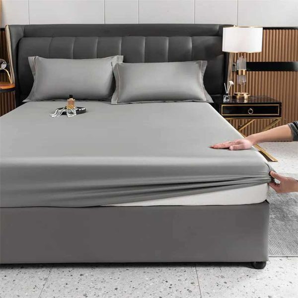 Ice silk patch summer cool felt pad provides a soft, skin-friendly, breathable cover that mimics silk bedspreads