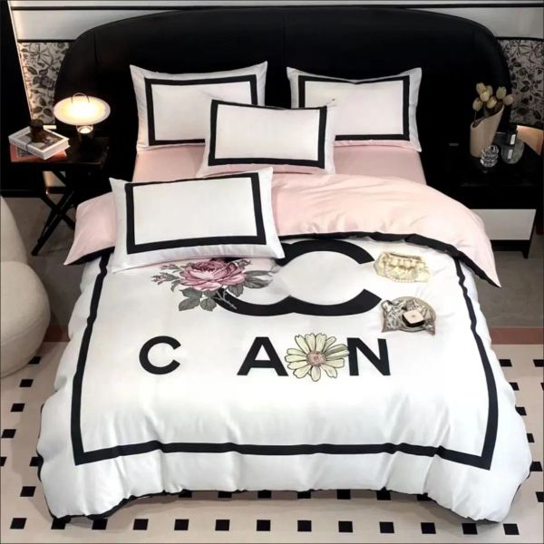 Light Nordic high-end four-piece quilt set with wool-filled duvet and 2.0m non-slip stylish bed sheet