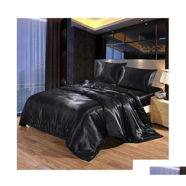 Luxurious satin silk bedding set includes 4 pieces for queen or king size beds with comforter, quilt, duvet, flat and fitted sheets