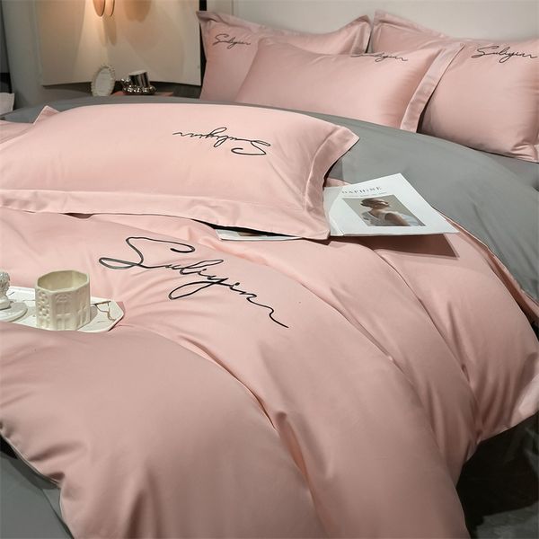Luxury 4-piece bedding set includes a 2x2.3m duvet cover, bed sheet, and pillowcases