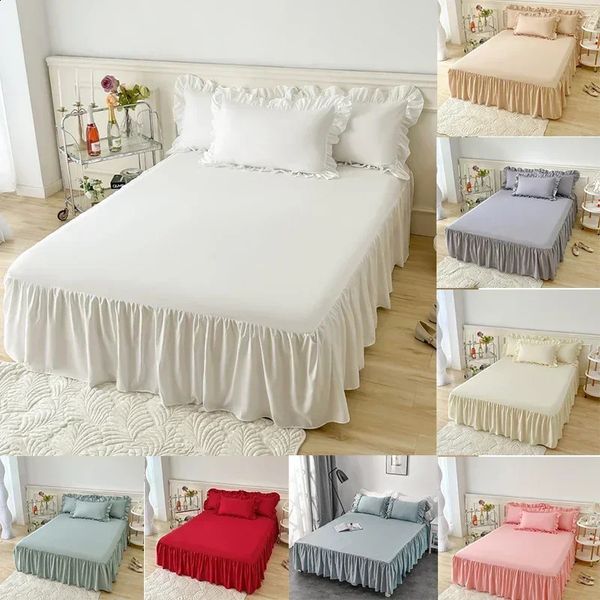 Solid color bedding with lace and pleats in a one-piece set