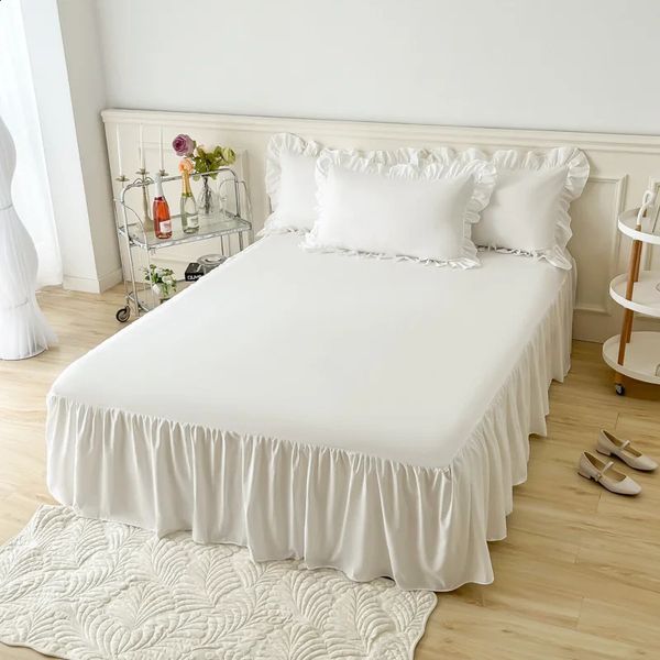 Solid color lace-trimmed bed skirt with ruffle design, single piece non-slip mattress cover for bedroom bedding