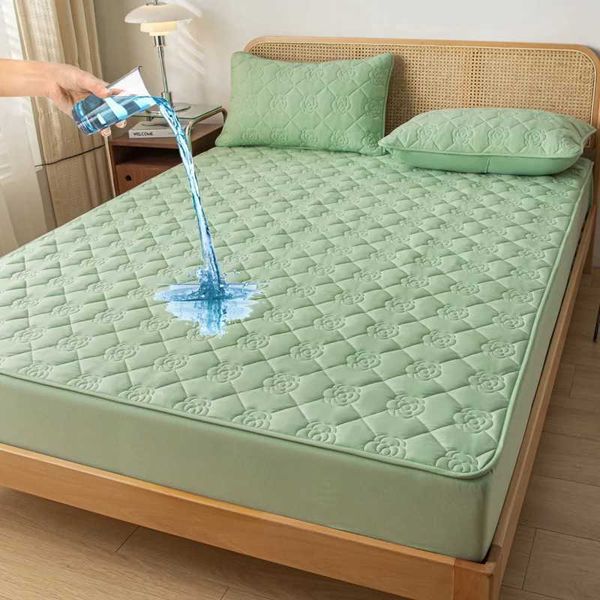 Waterproof bedding protector for kids' double, full, Queen, and King size beds (160x200cm) - W240907