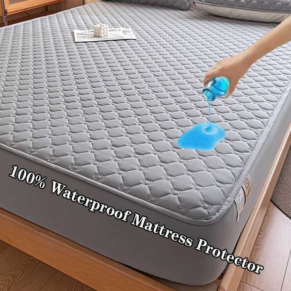 Waterproof quilted mattress cover with elastic band, ideal for all seasons, fits 140/160 W240907