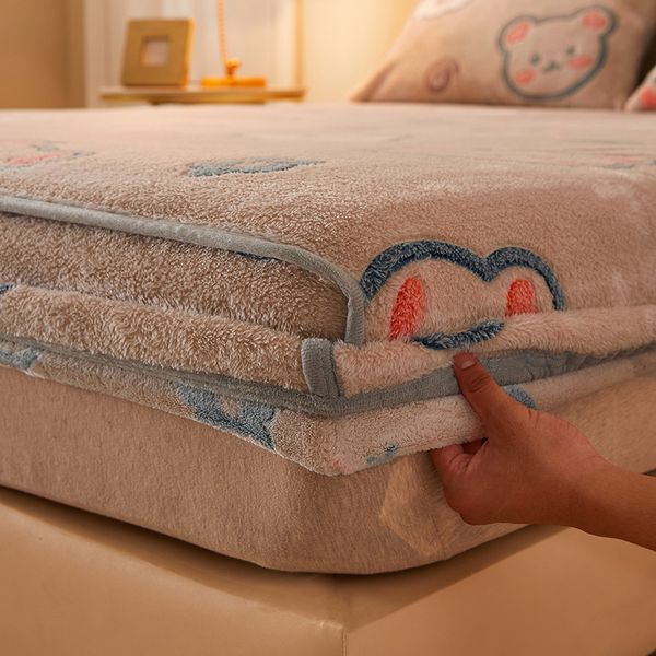 Winter warm mattress pad with thick elastic fitted flannel cover for queen and king size beds