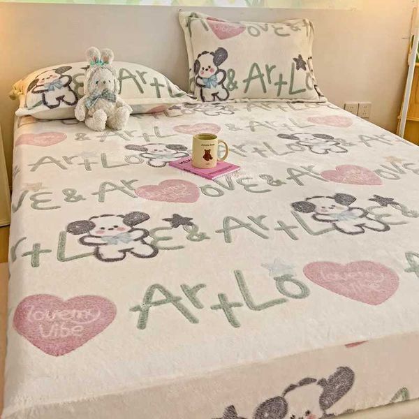 Winter warm snowflake coral mat covering milk wool thick bedding linen non slip bedding W240907  

Cozy winter coral mat with milk wool thick non-slip linen bedding W240907